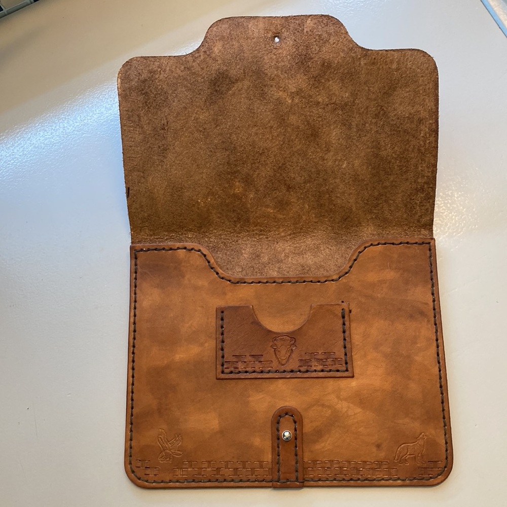 Custom leather iPad case - Picture 2 of 5